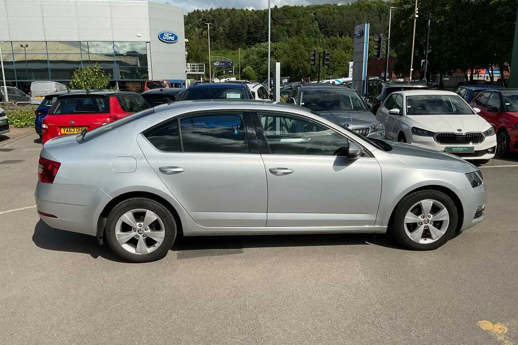 Skoda Octavia 1.6 Tdi Se Technology GM19HKZ Silver #4