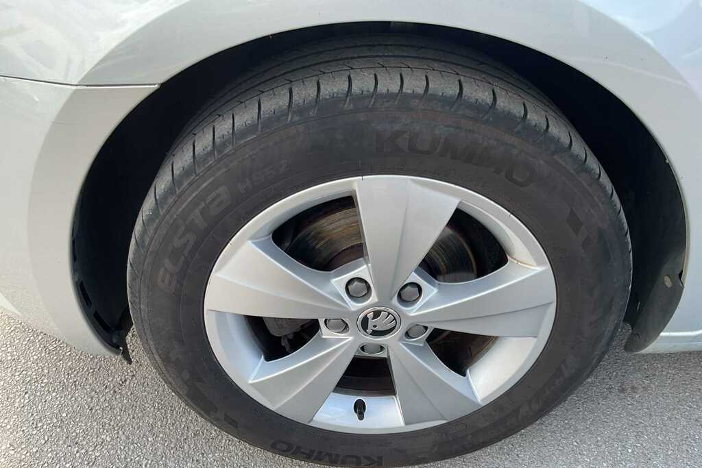 Skoda Octavia 1.6 Tdi Se Technology GM19HKZ Silver #5