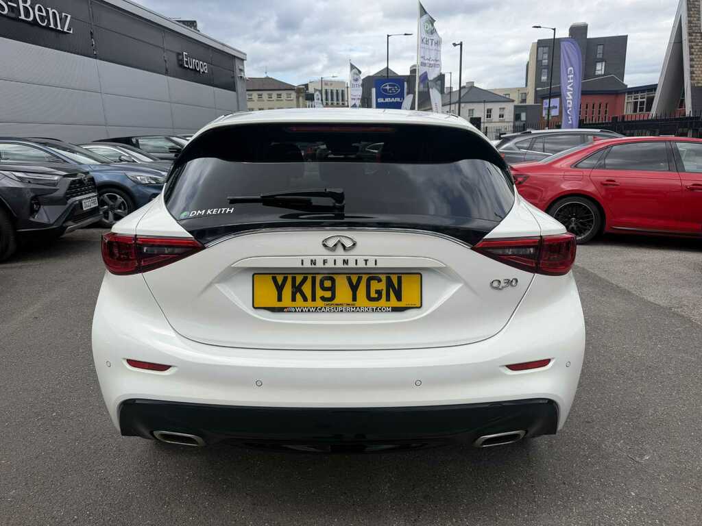 Infiniti Q30 1.6T Luxe White #6