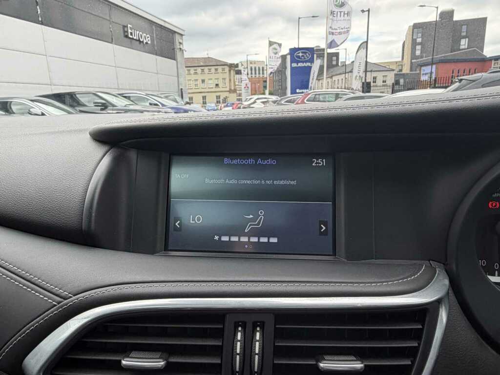 Infiniti Q30 Hatchback 2.2D Sport Dct Euro 6 Ss 201919 White #36