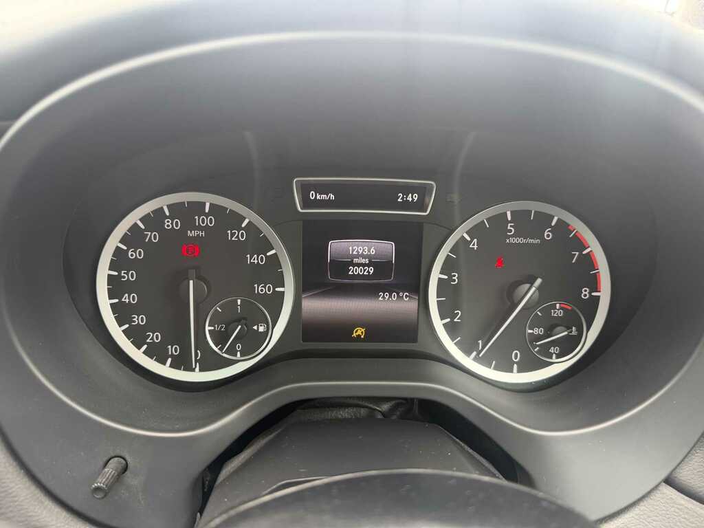 Infiniti Q30 Hatchback 2.2D Sport Dct Euro 6 Ss 201919 White #25
