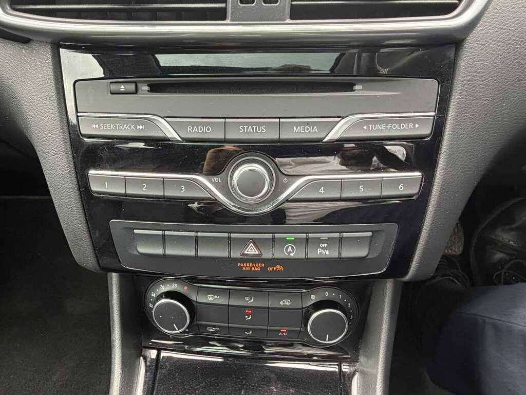 Infiniti Q30 Hatchback 2.2D Sport Dct Euro 6 Ss 201919 White #35