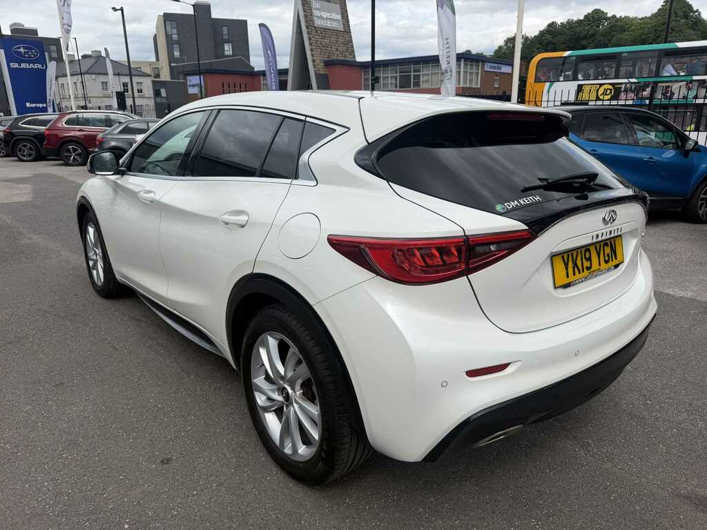 Infiniti Q30 1.6T Luxe White #5
