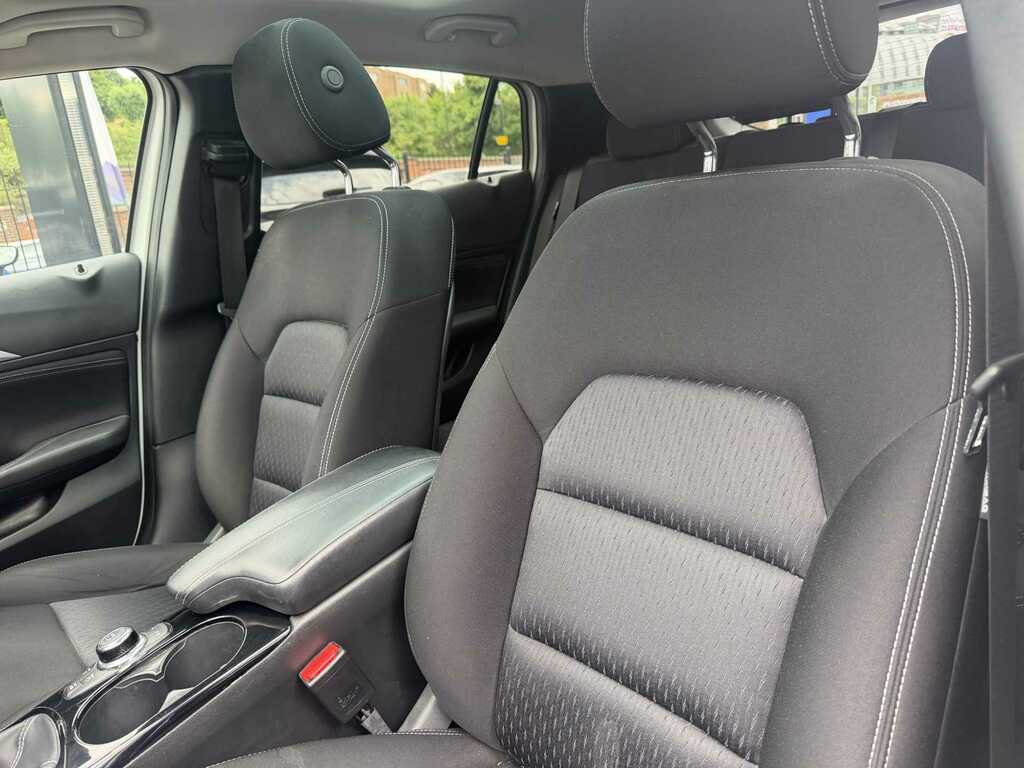 Infiniti Q30 Hatchback 2.2D Sport Dct Euro 6 Ss 201919 White #23