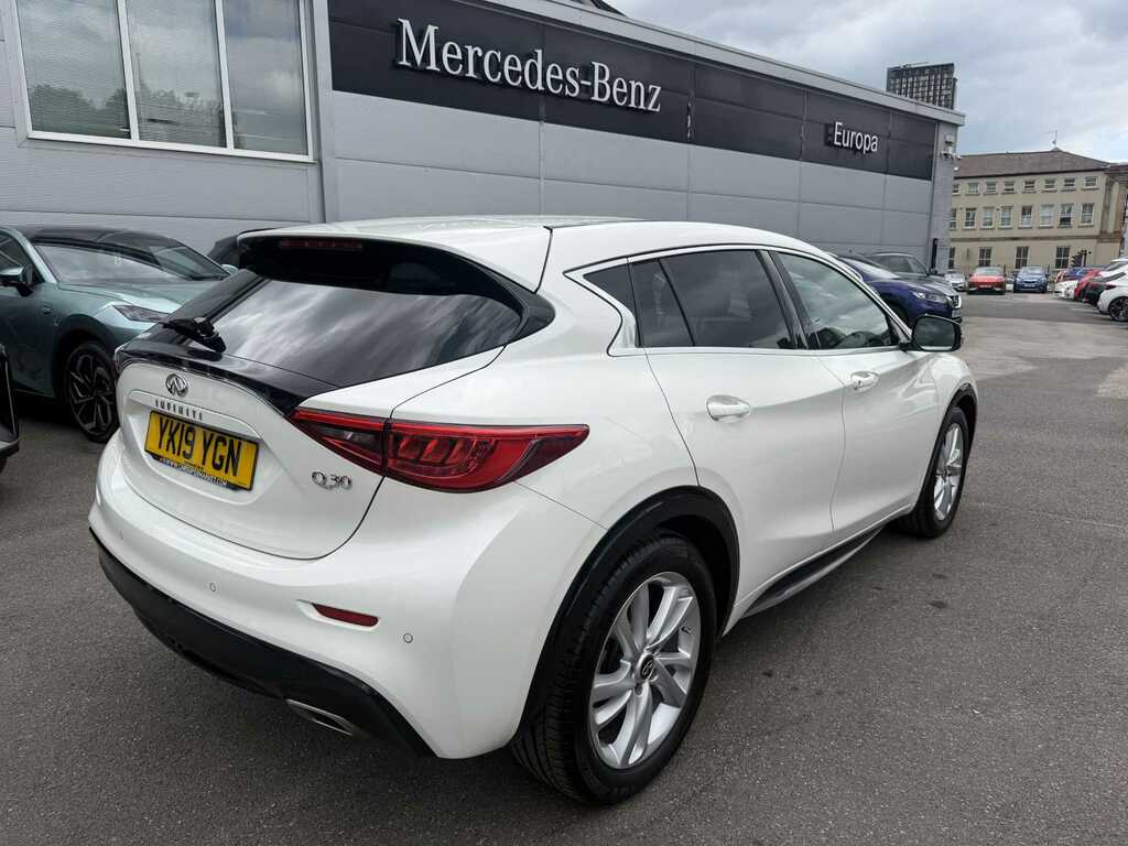 Infiniti Q30 Hatchback 2.2D Sport Dct Euro 6 Ss 201919 White #24