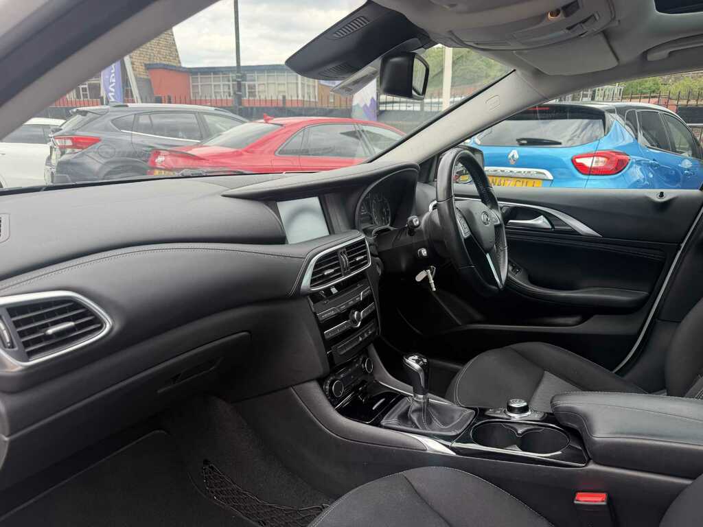 Infiniti Q30 Hatchback 2.2D Sport Dct Euro 6 Ss 201919 White #22