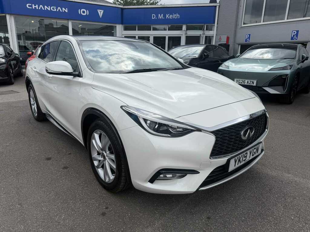 Infiniti Q30 1.6T Luxe White
