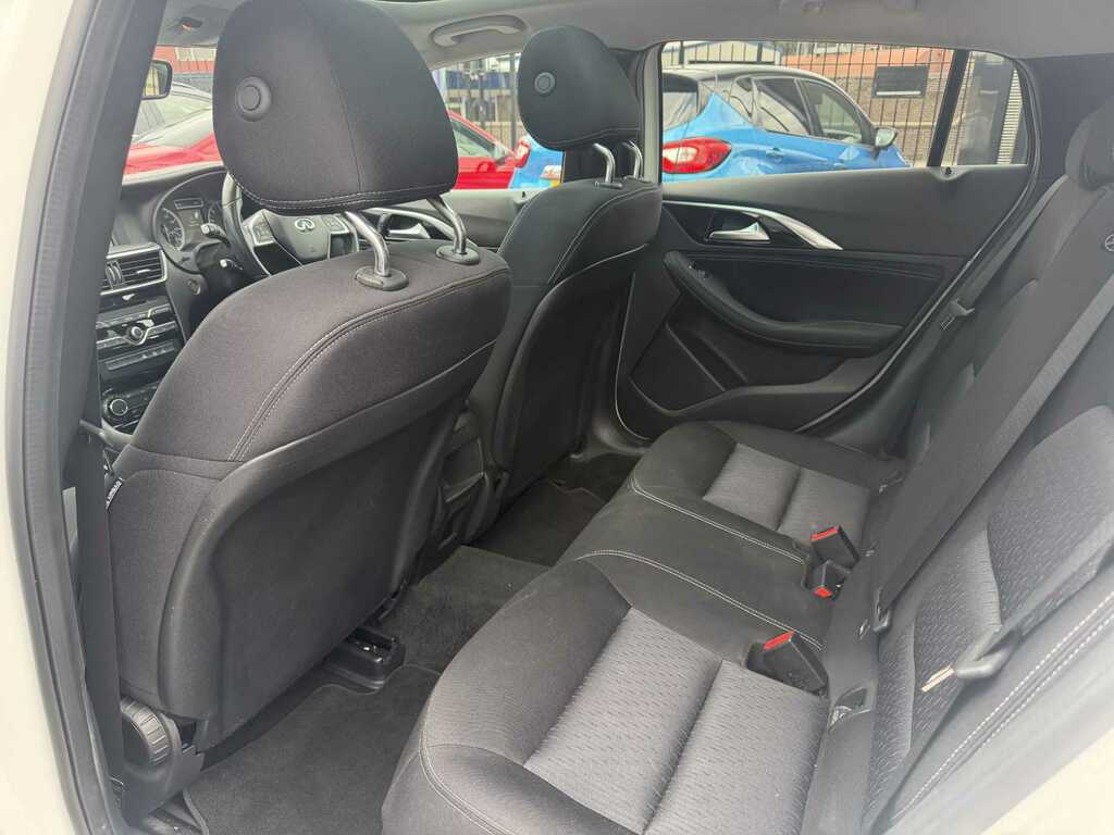 Infiniti Q30 Hatchback 2.2D Sport Dct Euro 6 Ss 201919 White #19