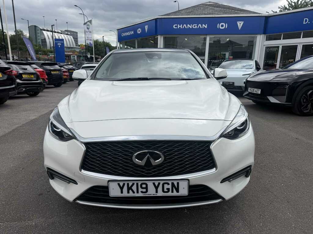 Infiniti Q30 1.6T Luxe White #2