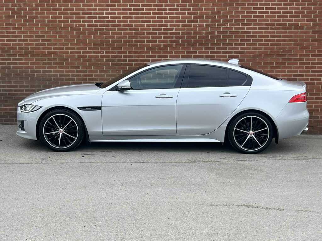 Jaguar XE 2.0D 180 Prestige Awd White #4
