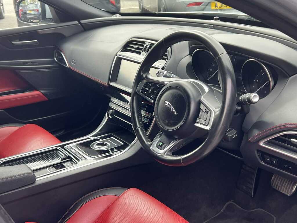 Jaguar XE 2.0D 180 Prestige Awd White #19