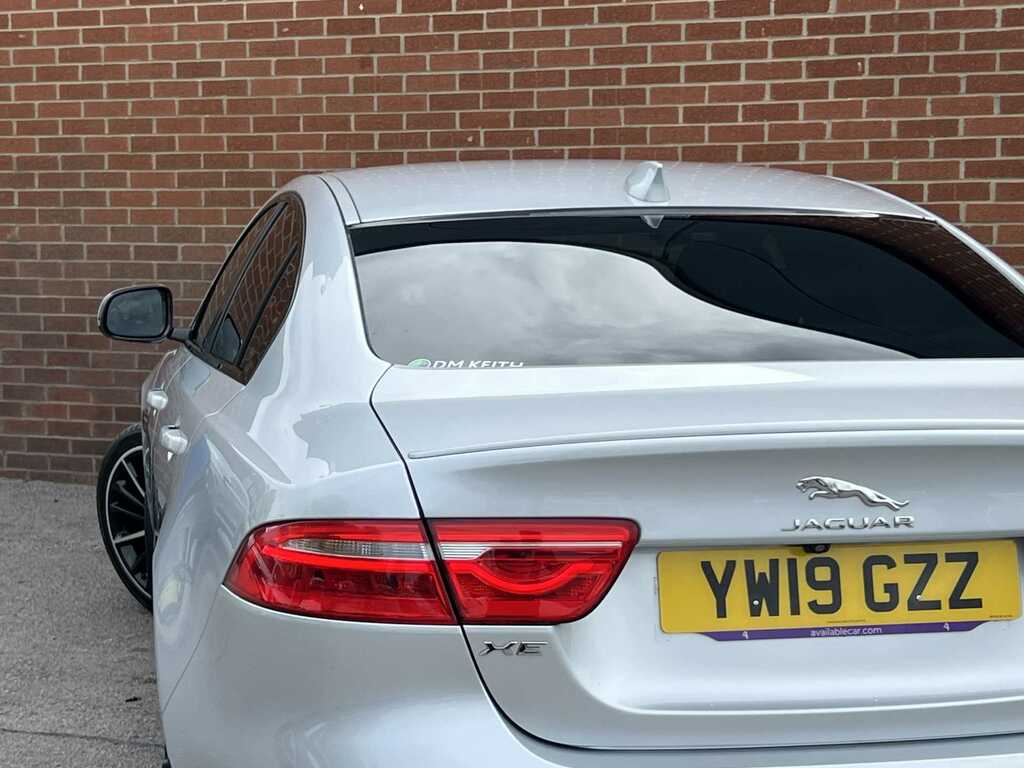 Jaguar XE 2.0D 180 Prestige Awd White #8
