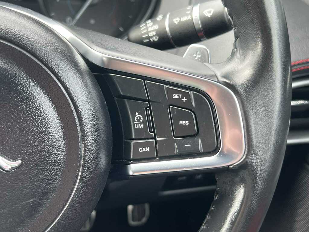 Jaguar XE 2.0D 180 Prestige Awd White #37