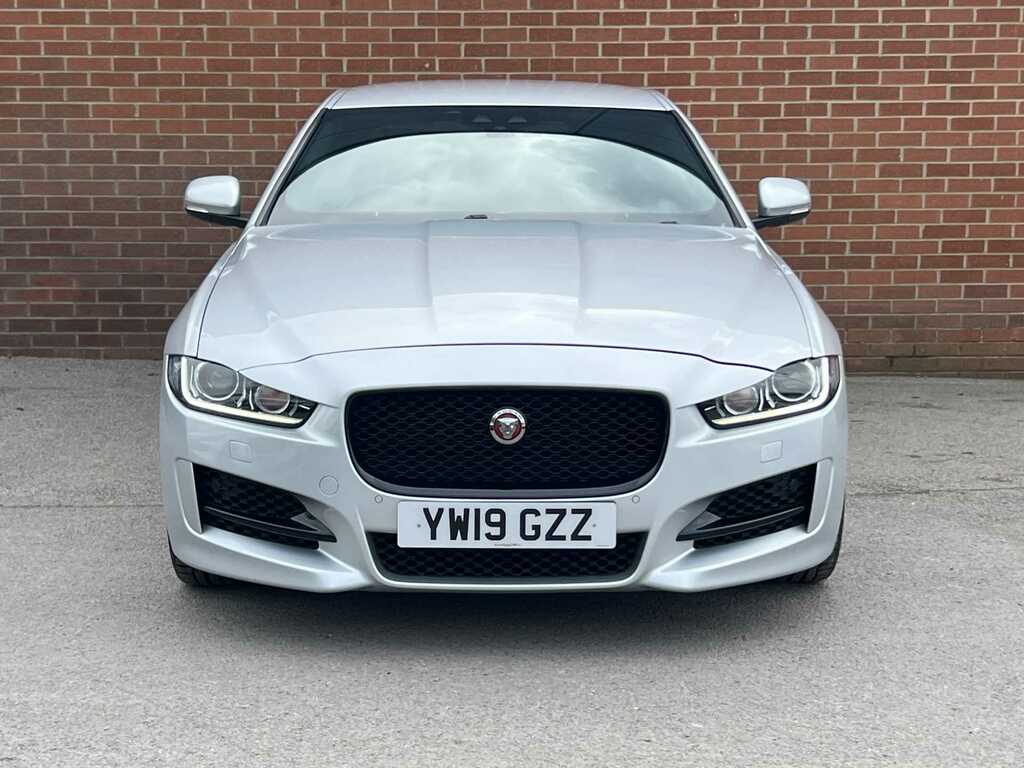 Jaguar XE 2.0D 180 Prestige Awd White #2