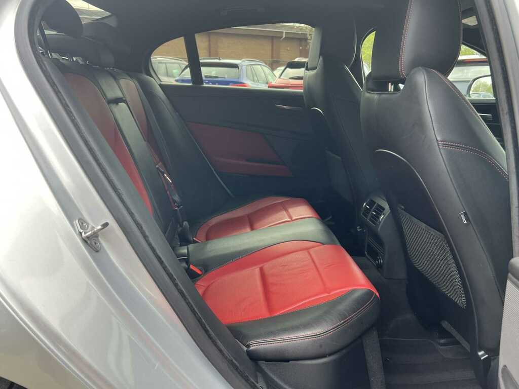 Jaguar XE 2.0D 180 Prestige Awd White #14