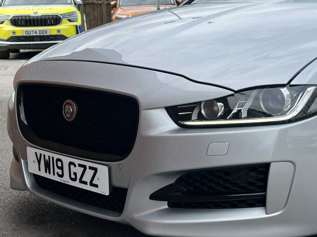 Jaguar XE 2.0D 180 Prestige Awd White #11