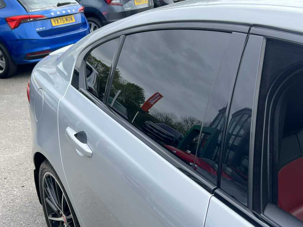 Jaguar XE 2.0D 180 Prestige Awd White #25
