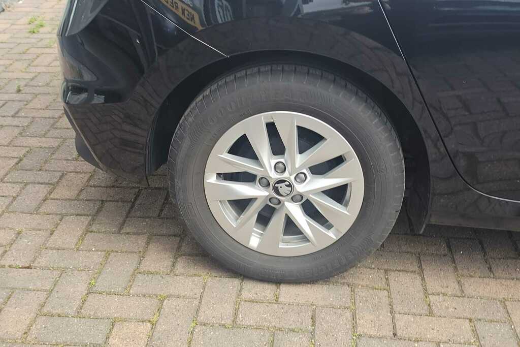 Skoda Fabia 1.0 Tsi 116 Se Edition Dsg DA25YOV Black #5