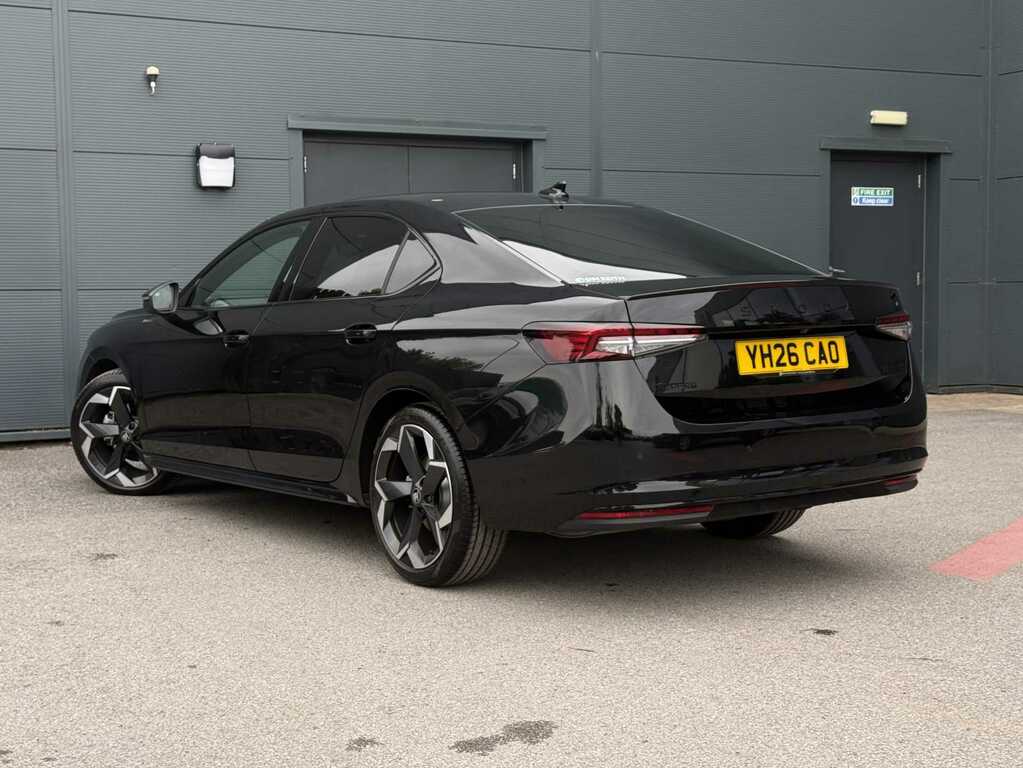 Skoda Superb 1.5 Tsi E-tec Sportline Dsg YH26CAO Black #3