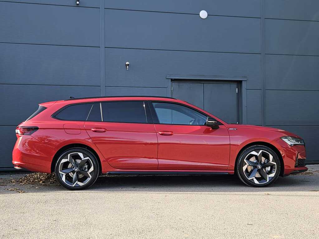 Skoda Superb Superb Estate Sportline 1.5 Tsi Iv 204 Ps Dsg 2026 Red #4