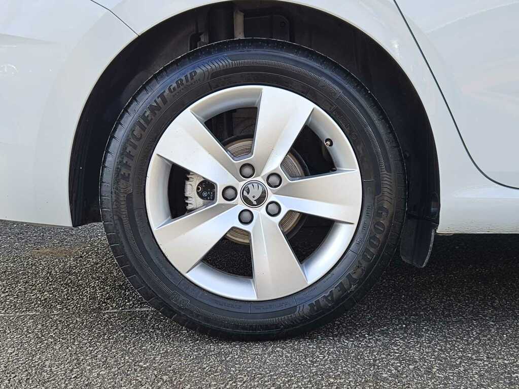 Skoda Scala 1.0 Tsi 116 Se Edition White #4