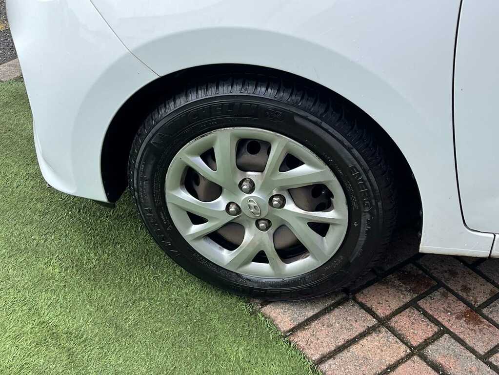 Hyundai I10 Play Red #7