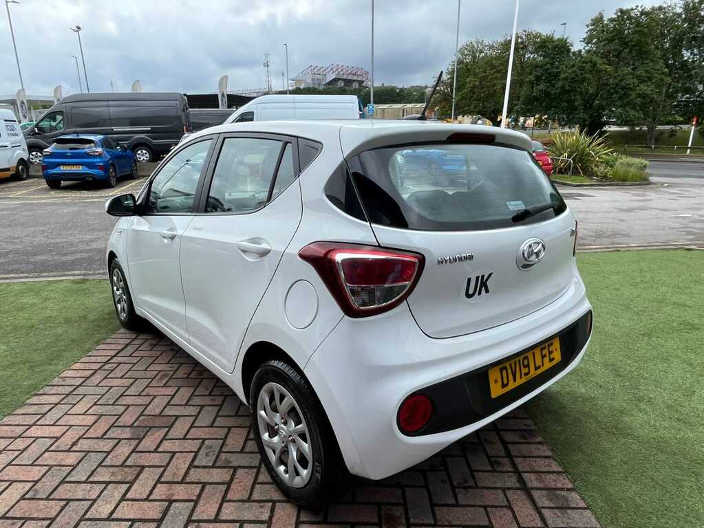 Hyundai I10 Play Red #11