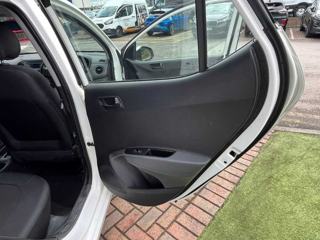 Hyundai I10 Play Red #27