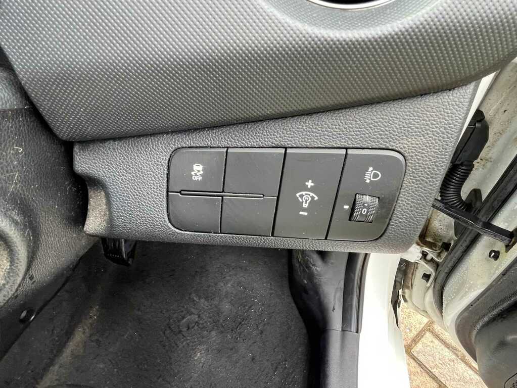 Hyundai I10 Play Red #28