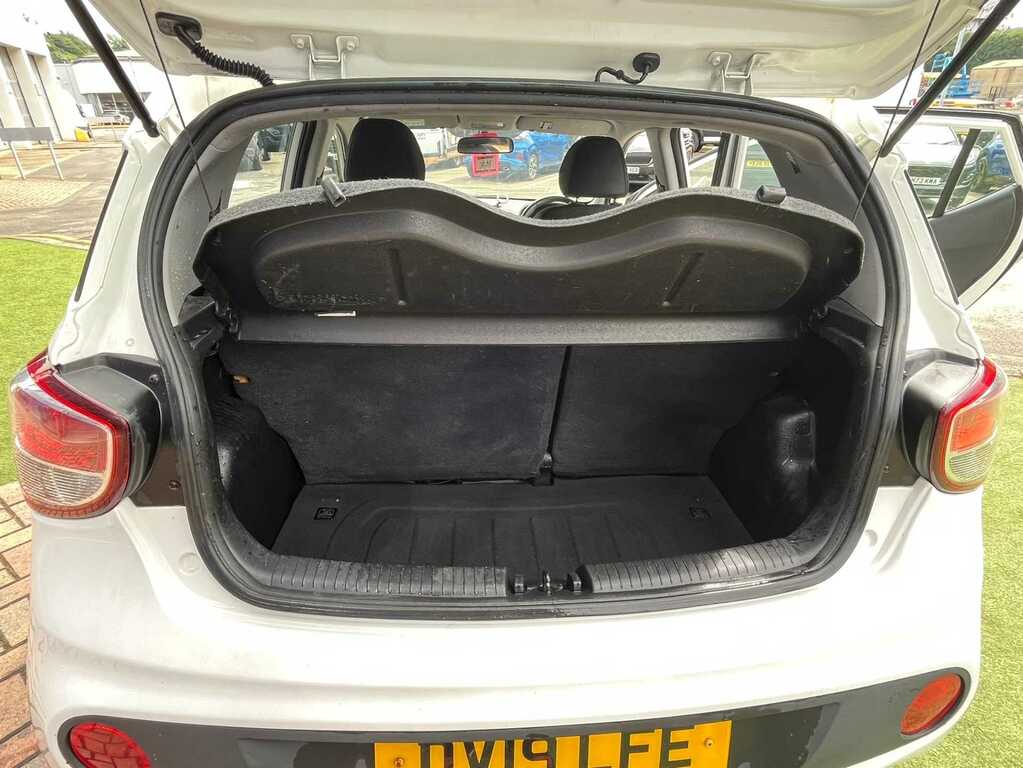 Hyundai I10 Play Red #26