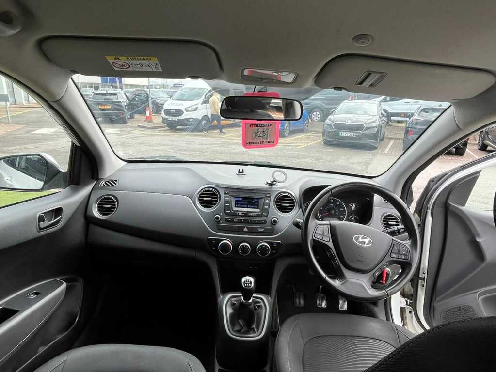 Hyundai I10 Play Red #38