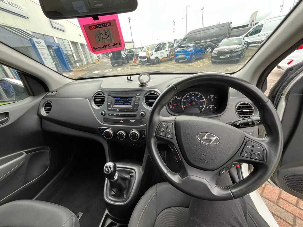 Hyundai I10 Play Red #10