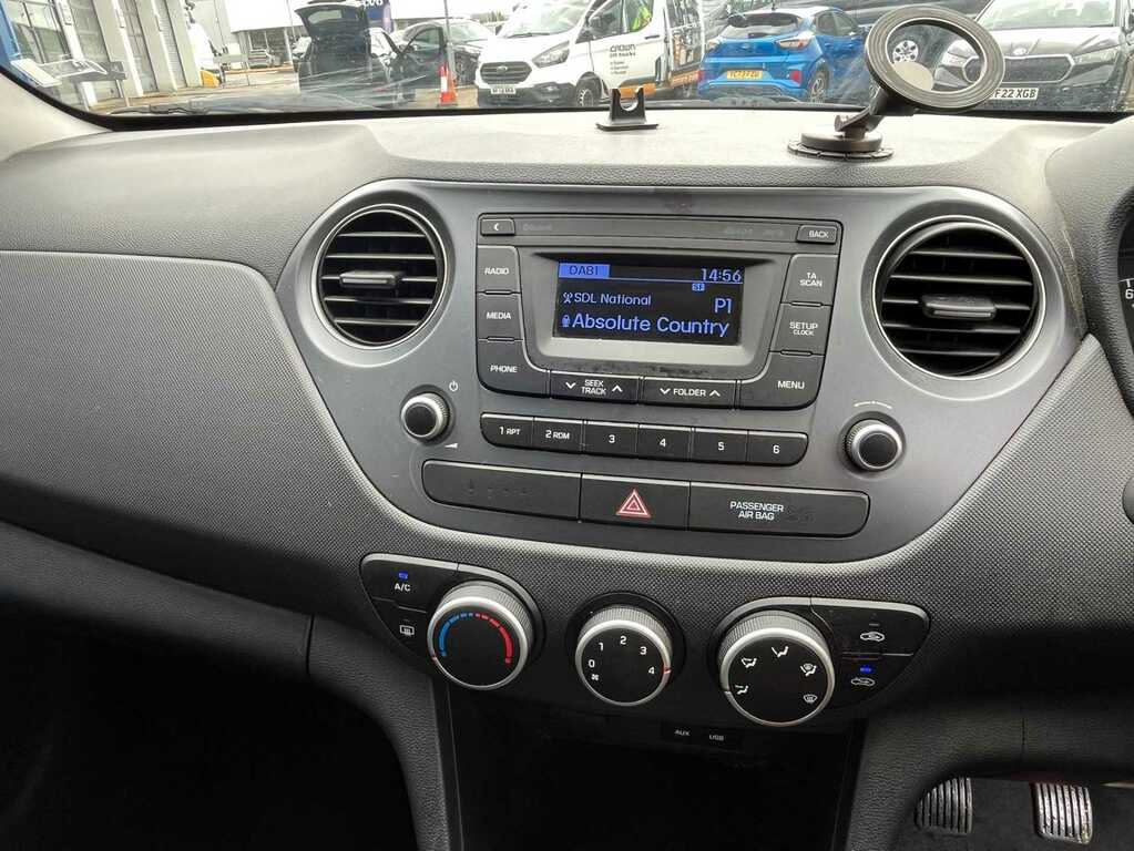 Hyundai I10 Play Red #30