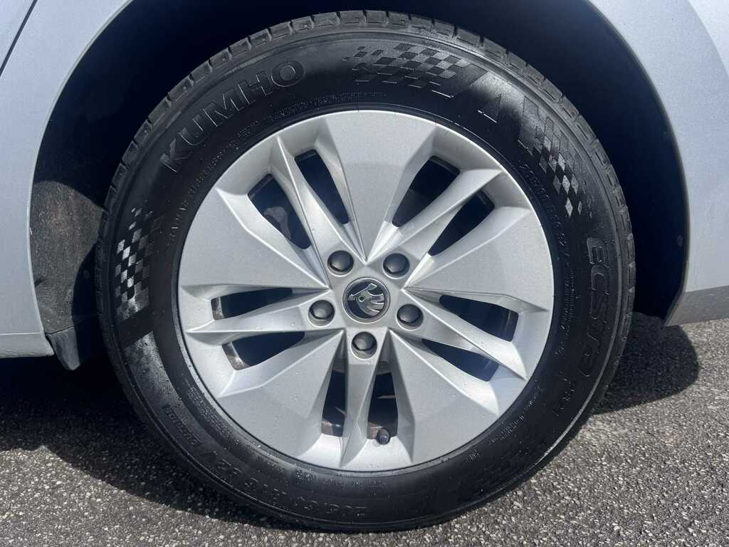Skoda Octavia 1.5 Tsi Se YA23OCF Silver #4
