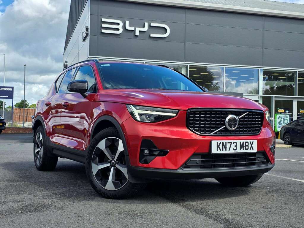 Volvo XC40 2.0 B4p Plus Dark KN73MBX Red