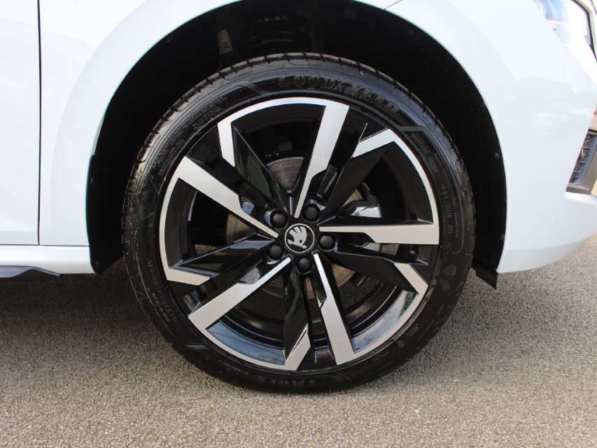 Skoda Kamiq 1.5 Tsi Monte Carlo Edition Dsg White #6
