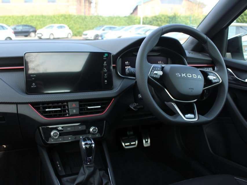 Skoda Kamiq 1.5 Tsi Monte Carlo Edition Dsg White #2