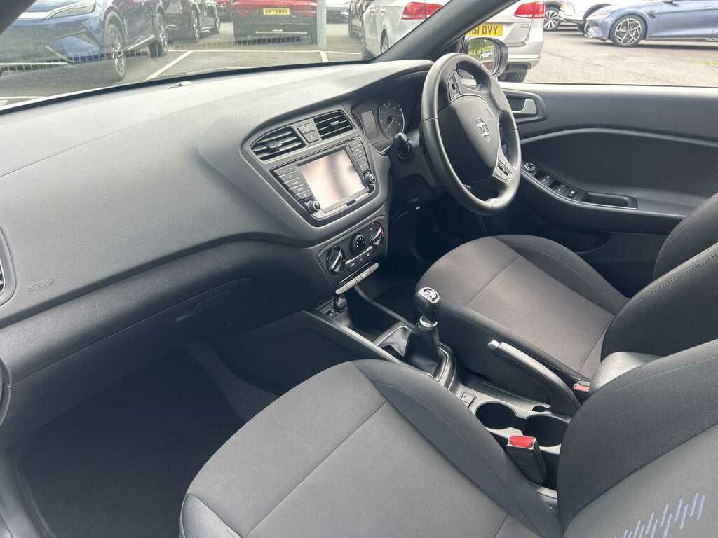 Hyundai I20 1.2 Go Se White #2