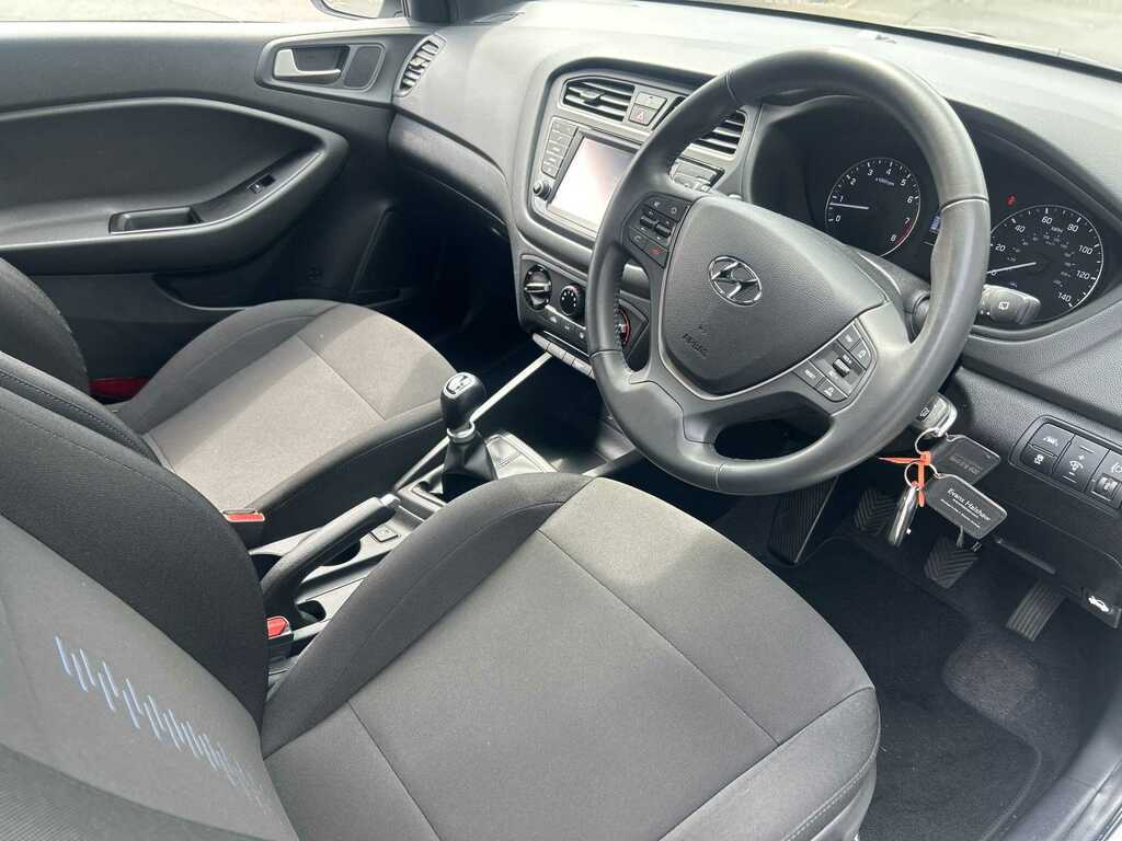 Hyundai I20 1.2 Go Se White #6