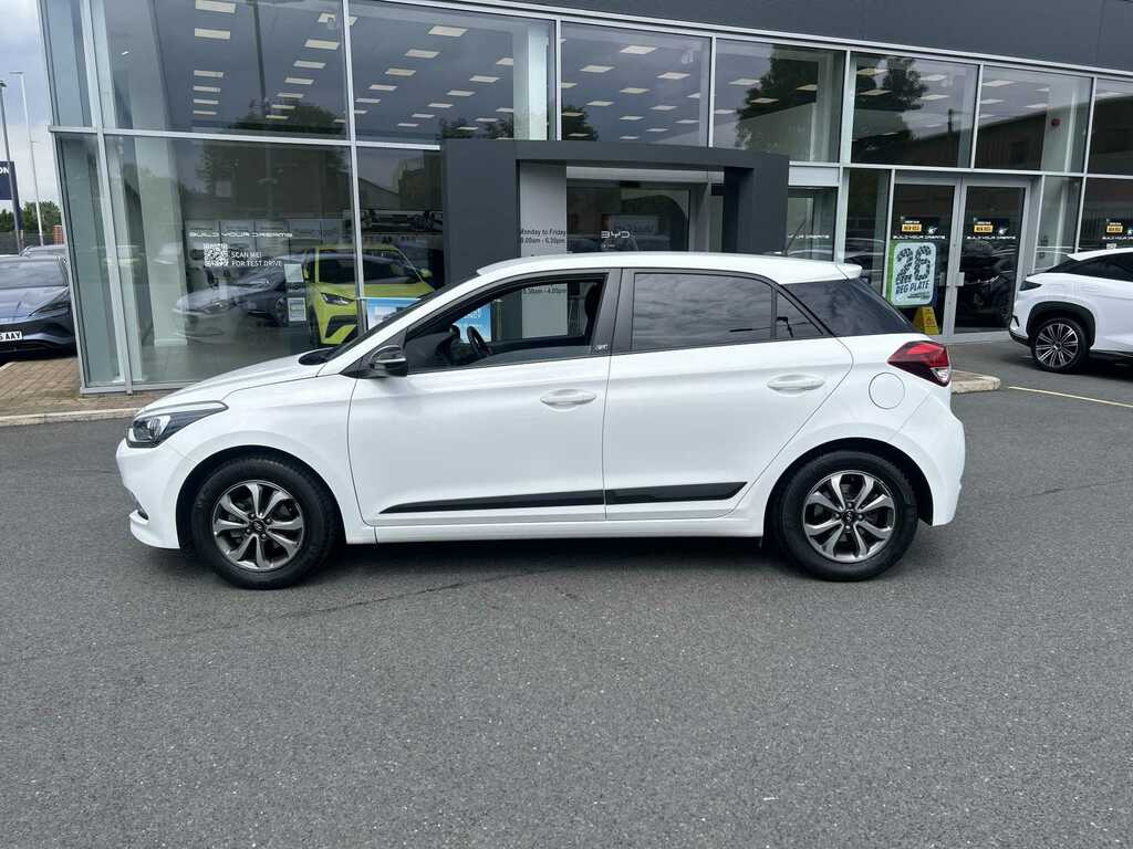 Hyundai I20 1.2 Go Se White #4