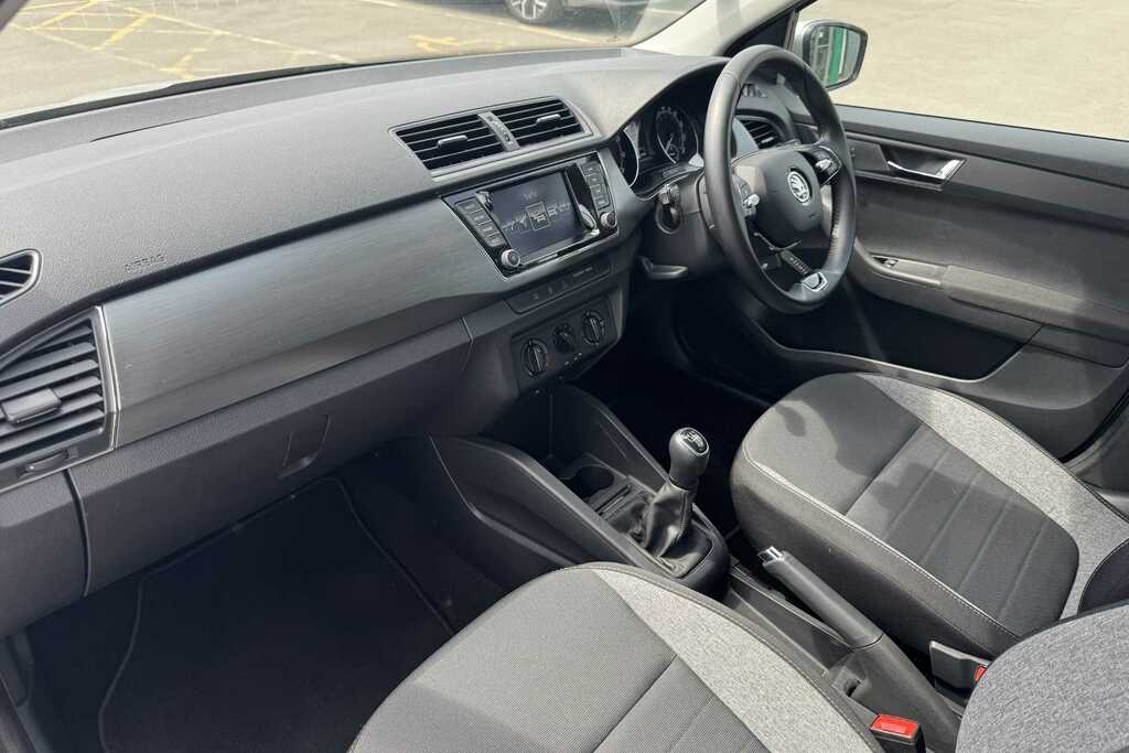Skoda Fabia 1.0 Tsi Se Drive Silver #2