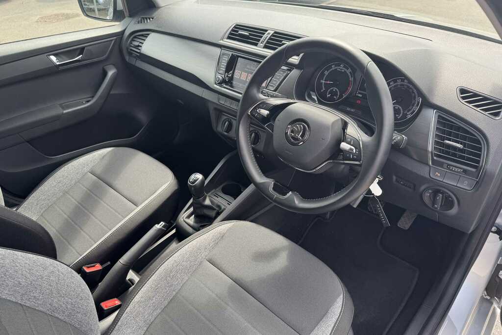 Skoda Fabia 1.0 Tsi Se Drive Silver #6