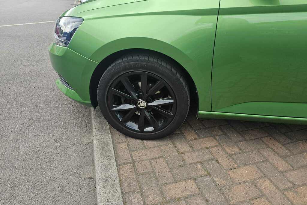 Skoda Fabia 1.2 Tsi Colour Edition Green #6
