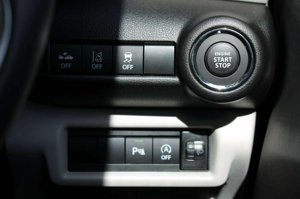 Suzuki Swift 1.2 Mild Hybrid Motion White #37