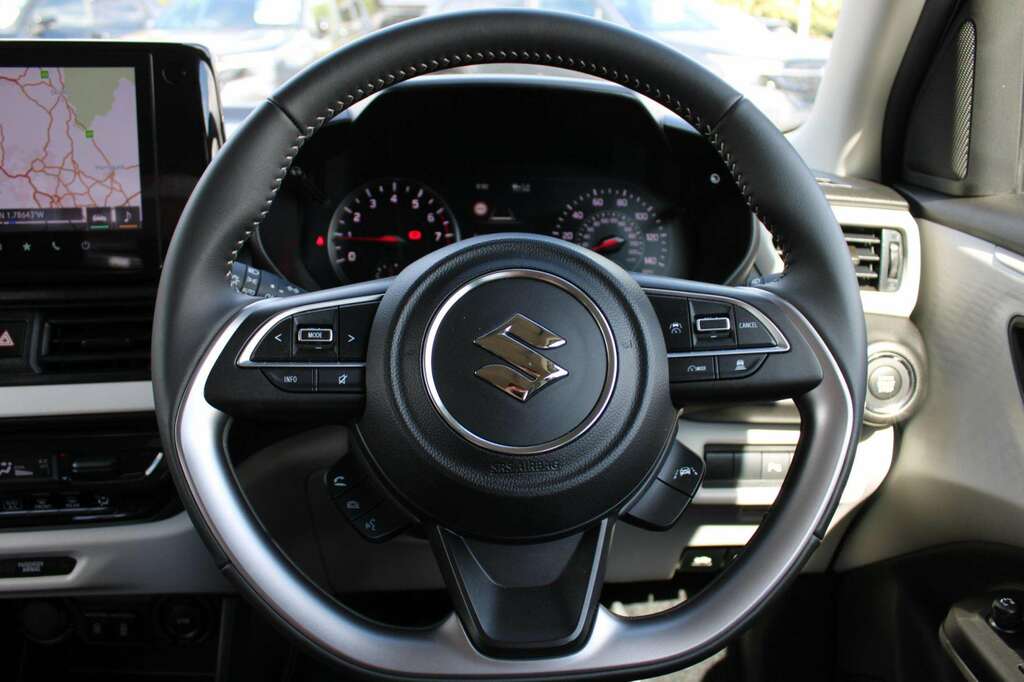 Suzuki Swift 1.2 Mild Hybrid Motion White #31