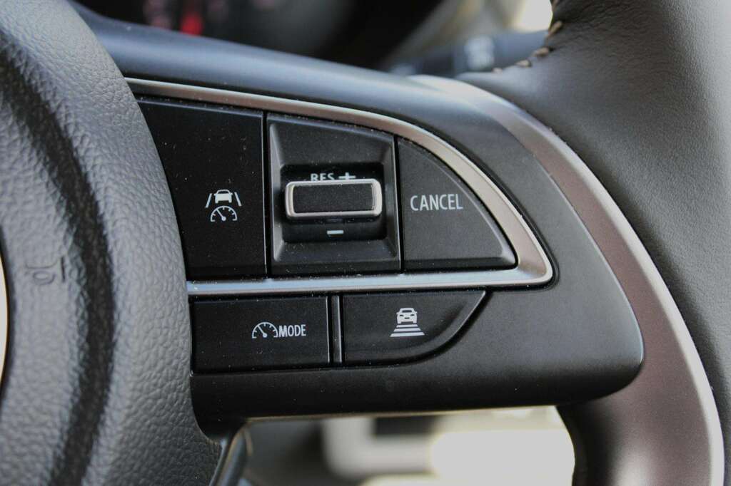 Suzuki Swift 1.2 Mild Hybrid Motion White #32