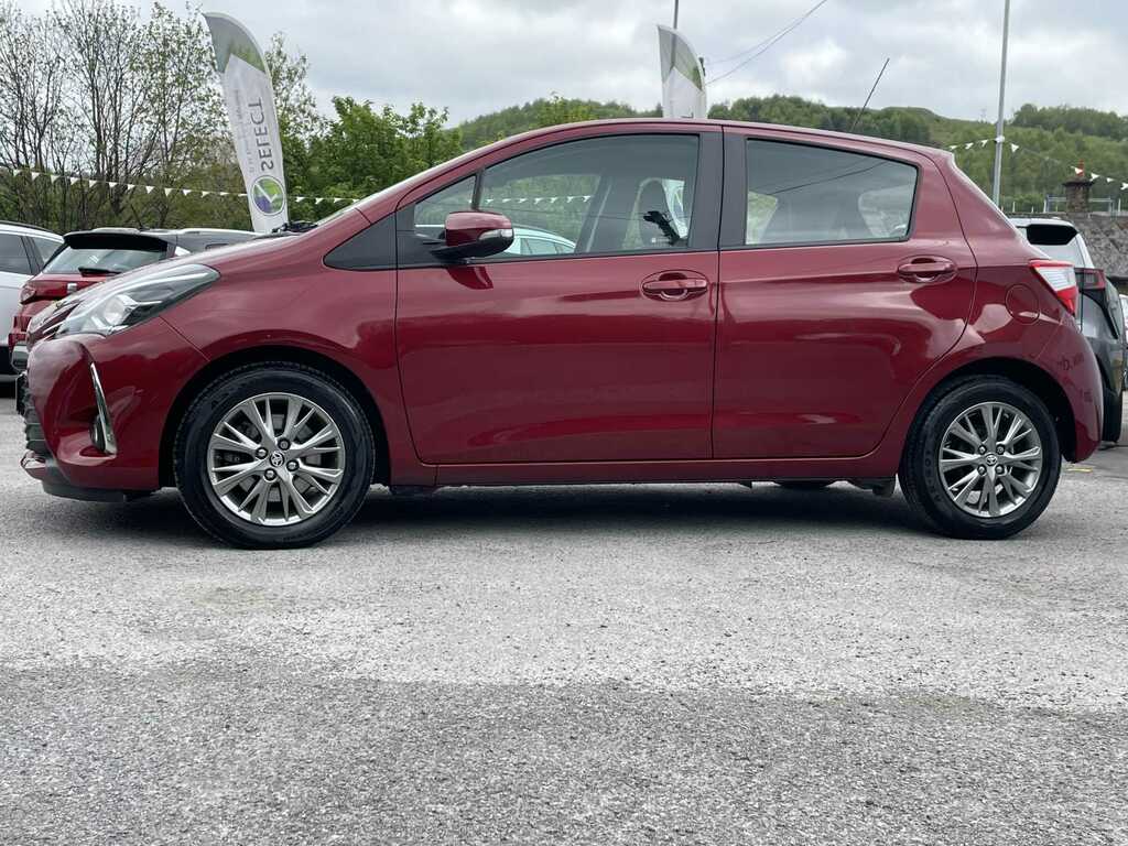 Toyota Yaris Icon Tech Red #9