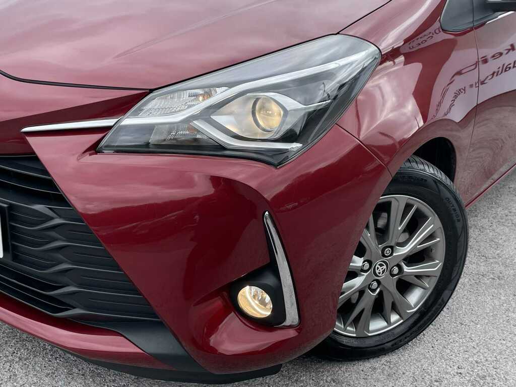 Toyota Yaris Icon Tech Red #8