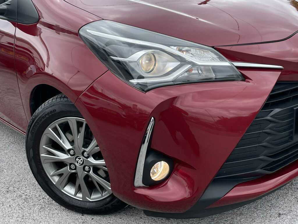 Toyota Yaris Icon Tech Red #7
