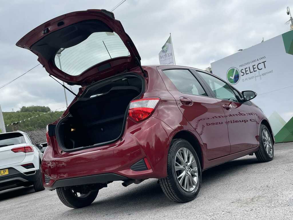 Toyota Yaris Icon Tech Red #19